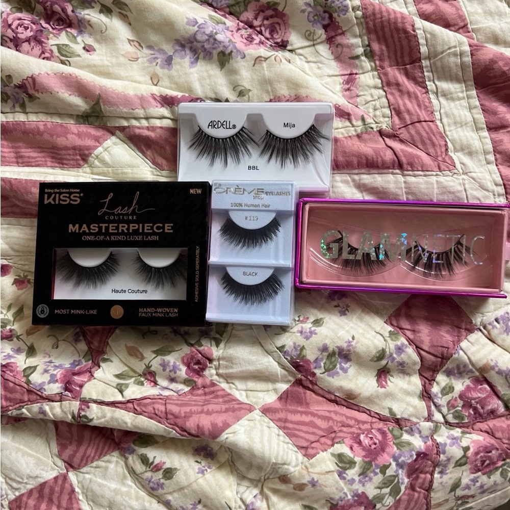 Bundle of assorted lashes